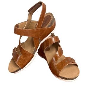 NEW Josef Seibel Hailey 33 Camel Leather Open Toe Boho Wedge Strap Sandal